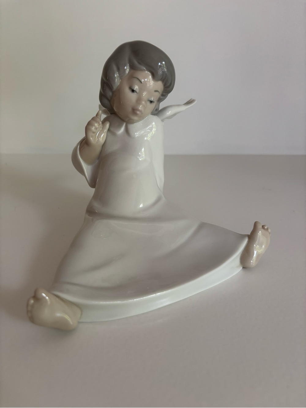 Lladro - Porcelain Figurine Retired 4962 Cherub Wondering  MINT